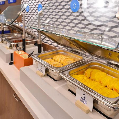 Holiday Inn Express & Suites - Detroit North - Roseville By Ihg Eksteriør bilde