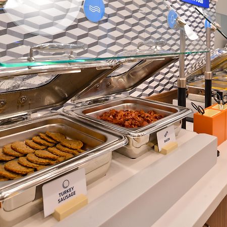 Holiday Inn Express & Suites - Detroit North - Roseville By Ihg Eksteriør bilde