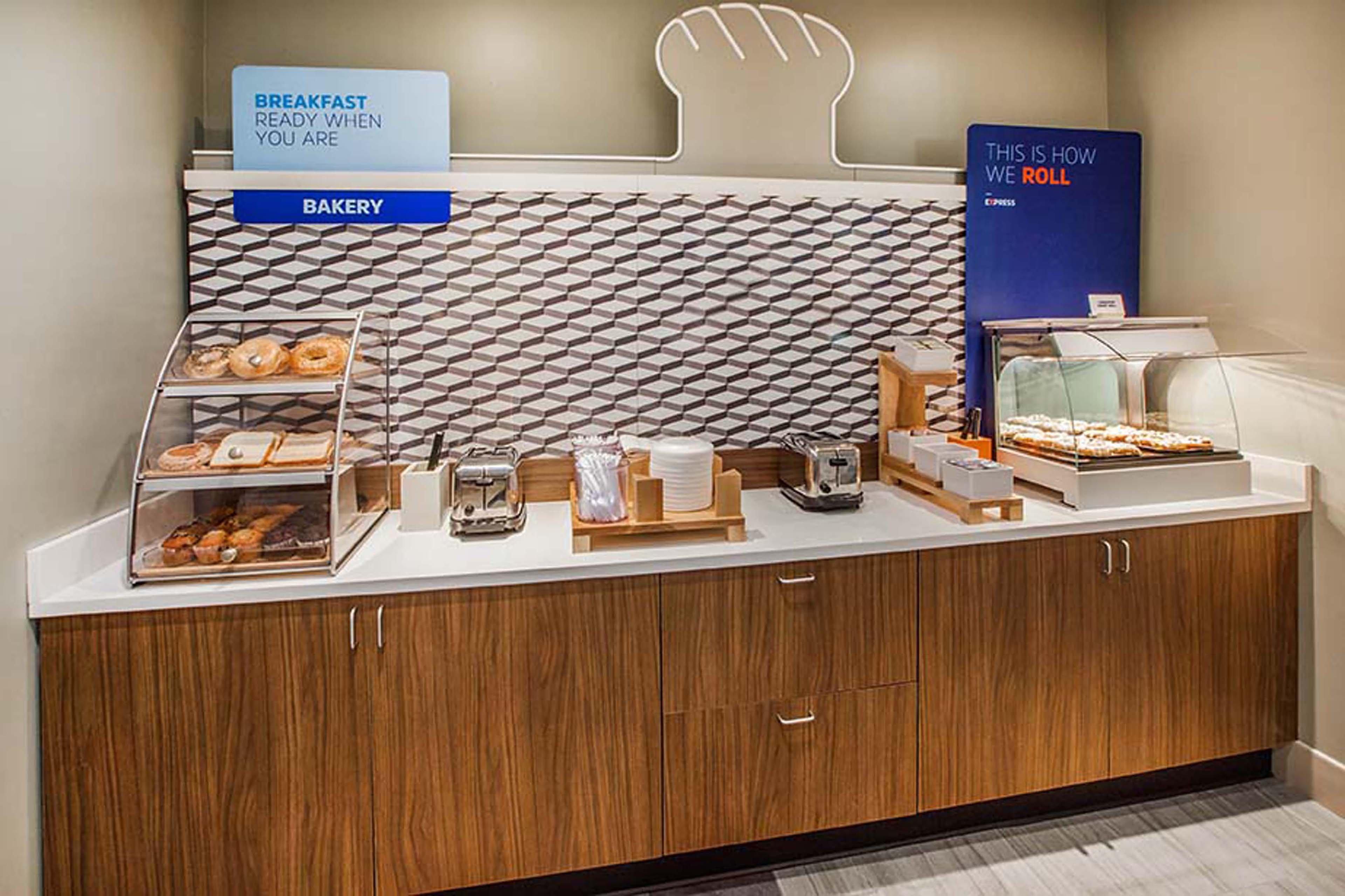Holiday Inn Express & Suites - Detroit North - Roseville By Ihg Eksteriør bilde