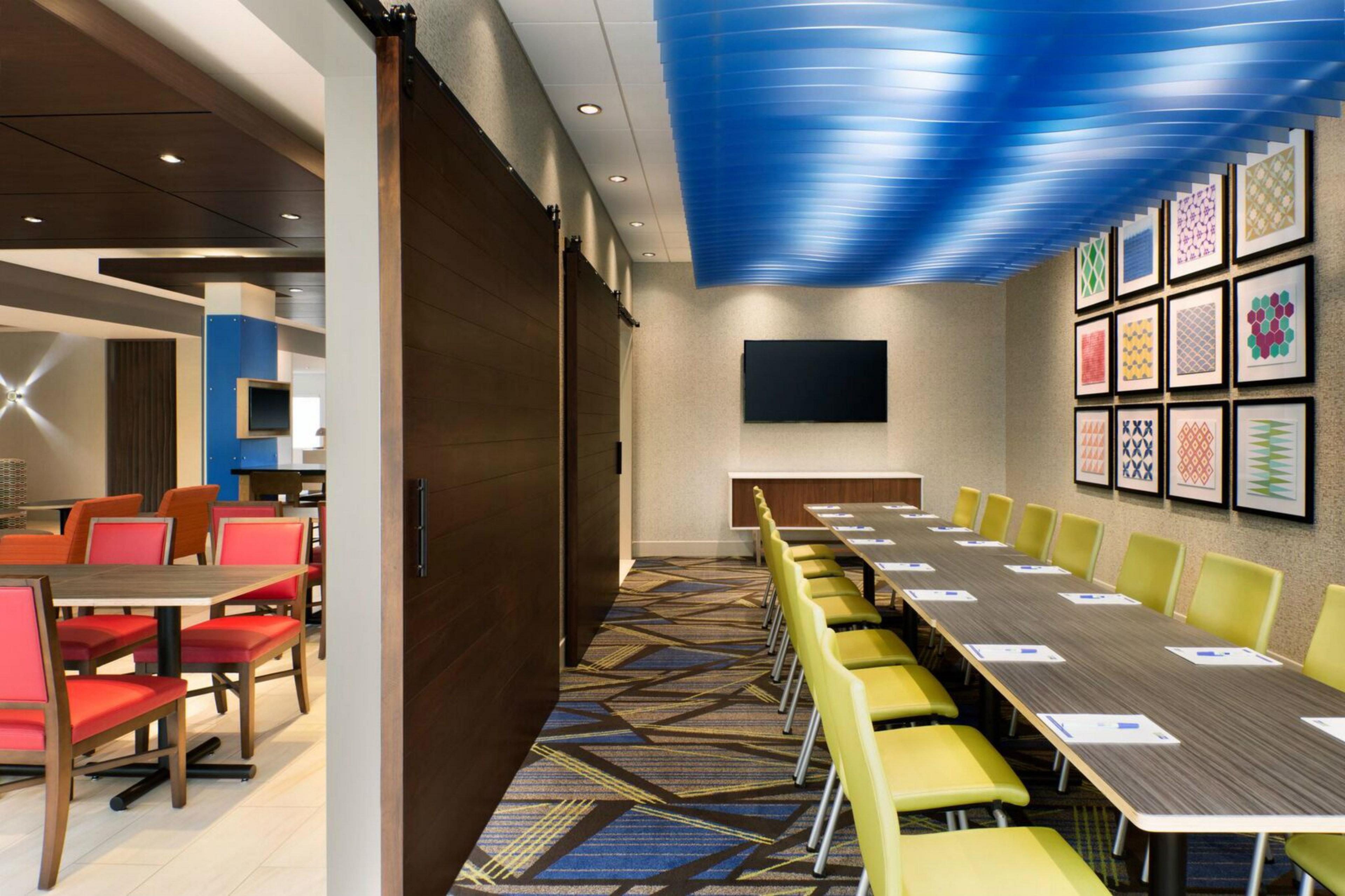 Holiday Inn Express & Suites - Detroit North - Roseville By Ihg Eksteriør bilde