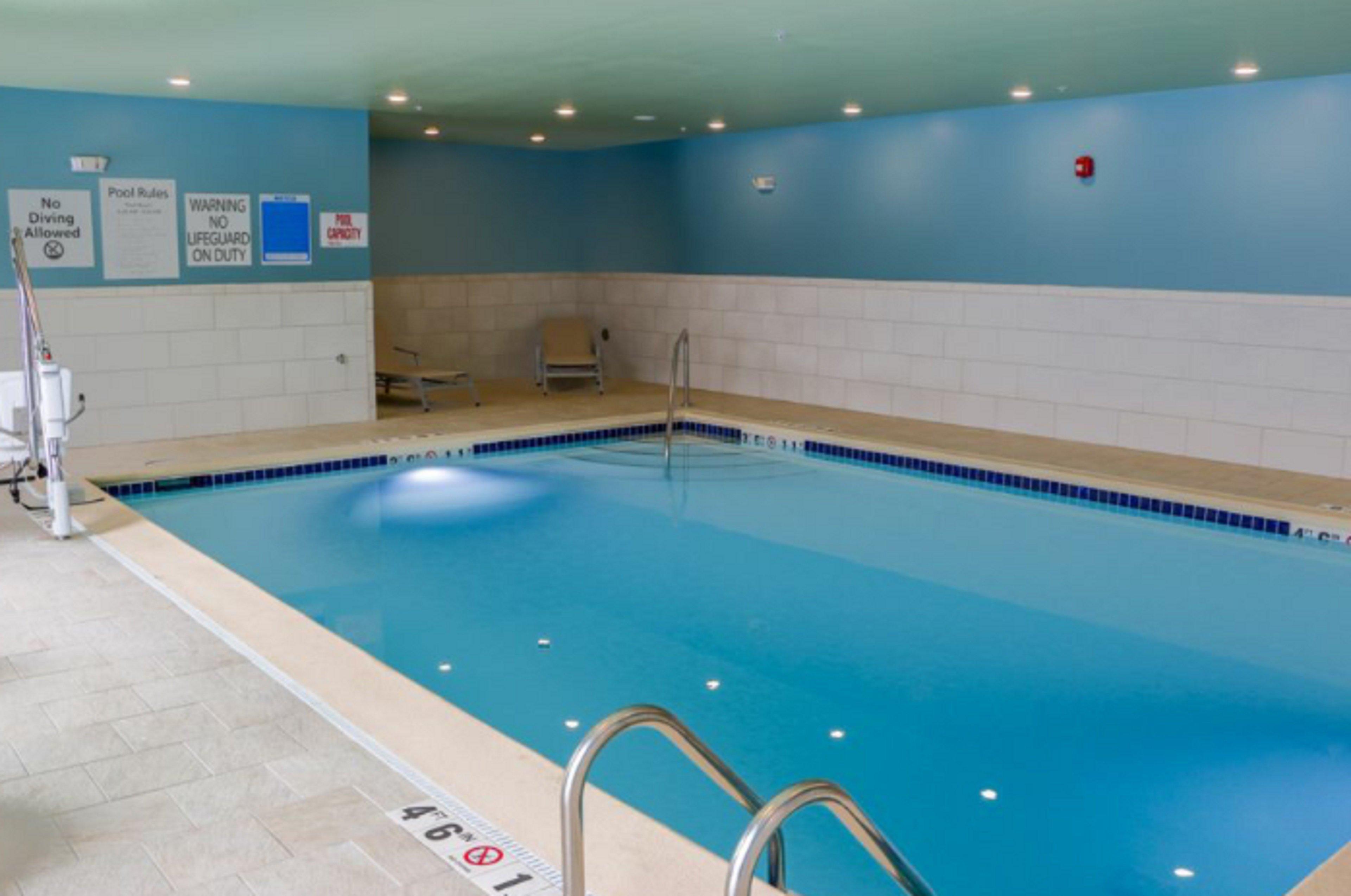 Holiday Inn Express & Suites - Detroit North - Roseville By Ihg Eksteriør bilde
