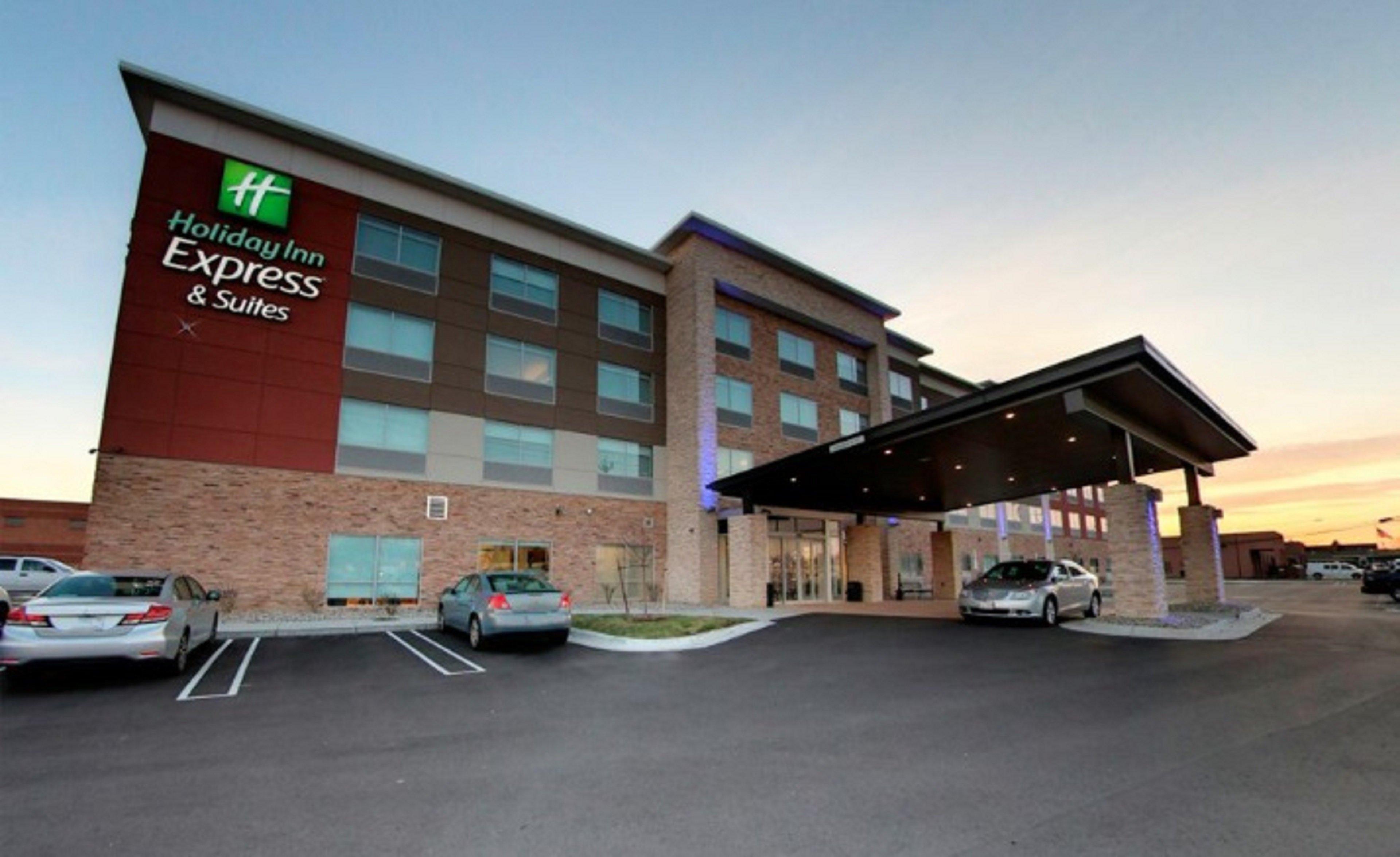 Holiday Inn Express & Suites - Detroit North - Roseville By Ihg Eksteriør bilde