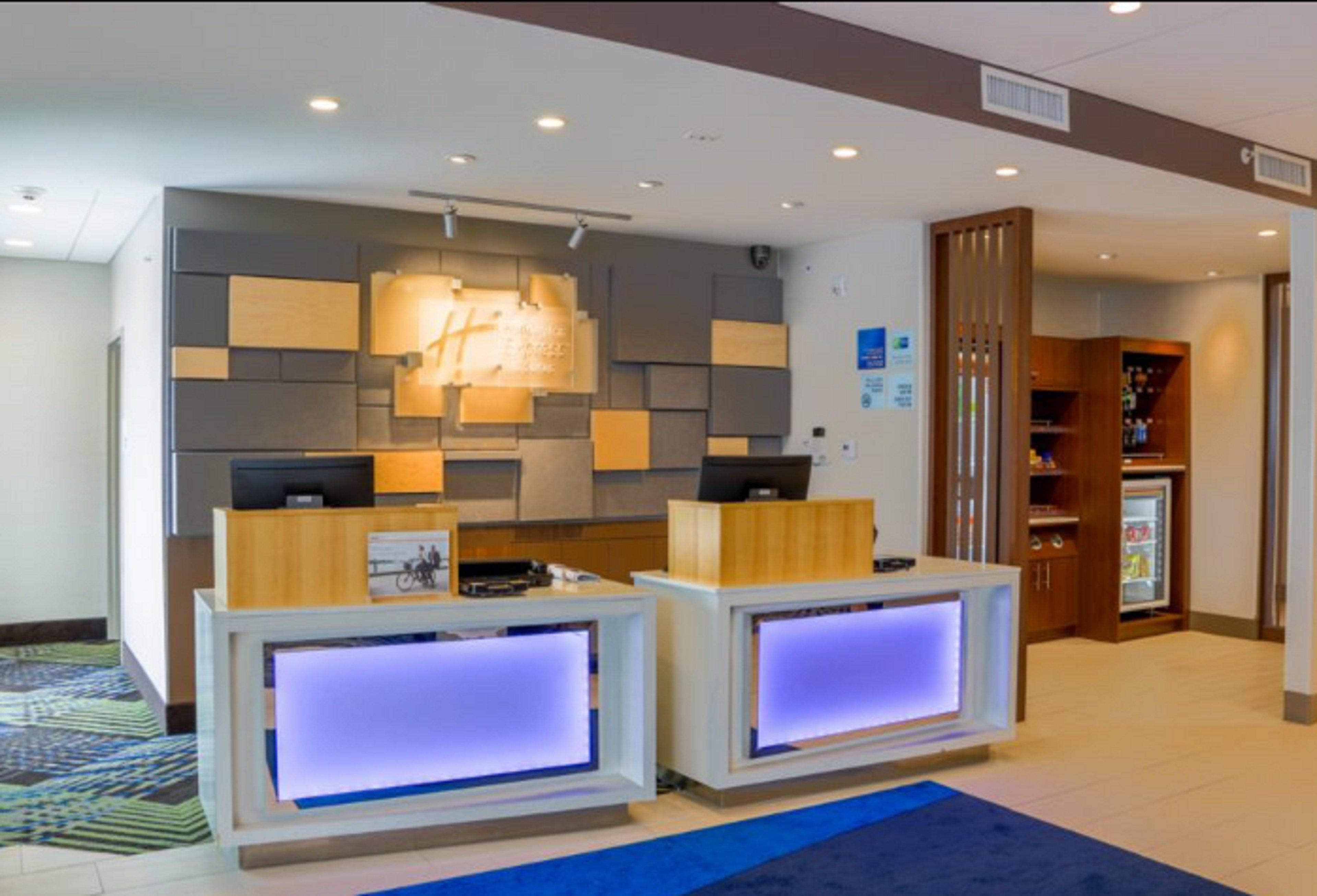 Holiday Inn Express & Suites - Detroit North - Roseville By Ihg Eksteriør bilde