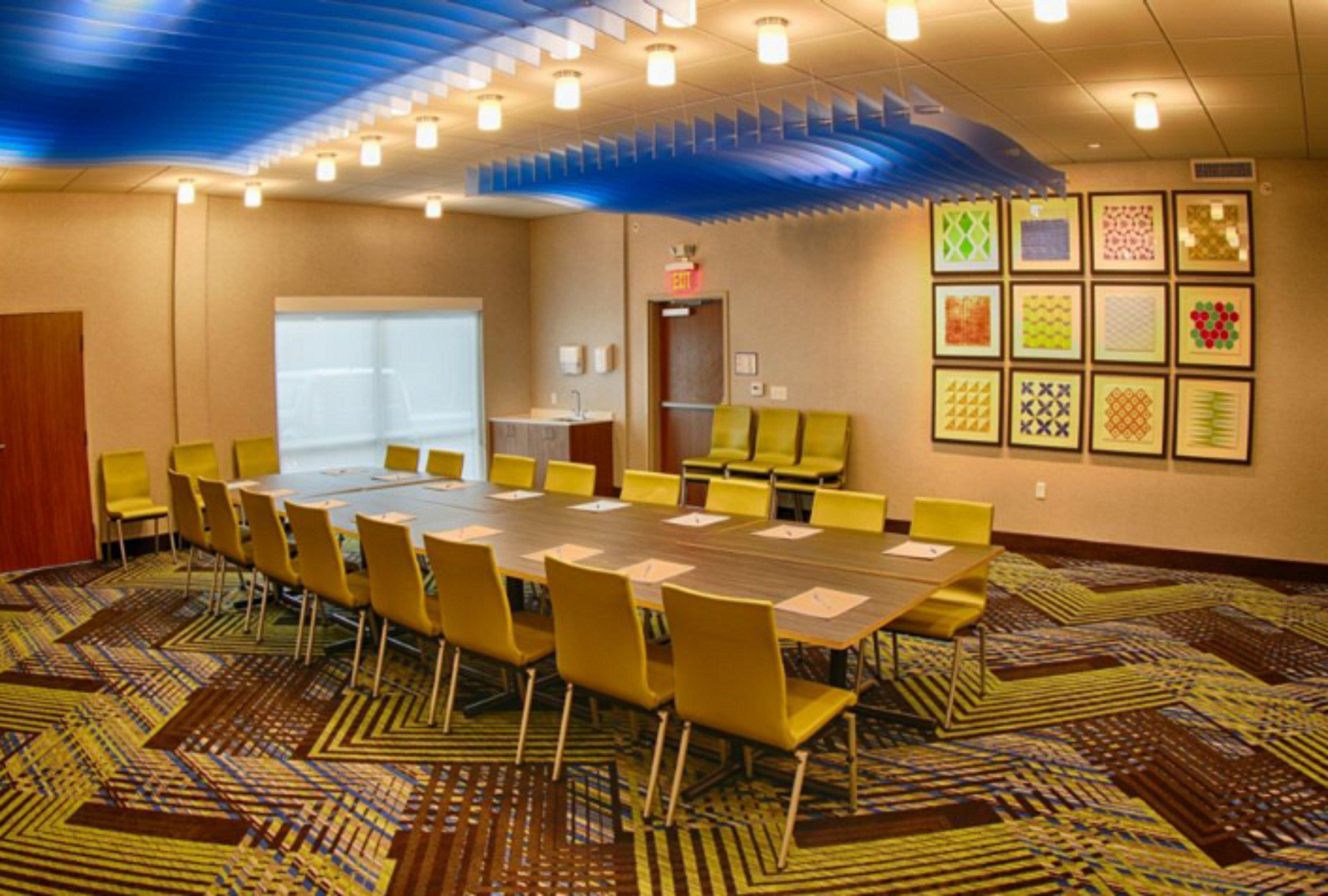 Holiday Inn Express & Suites - Detroit North - Roseville By Ihg Eksteriør bilde