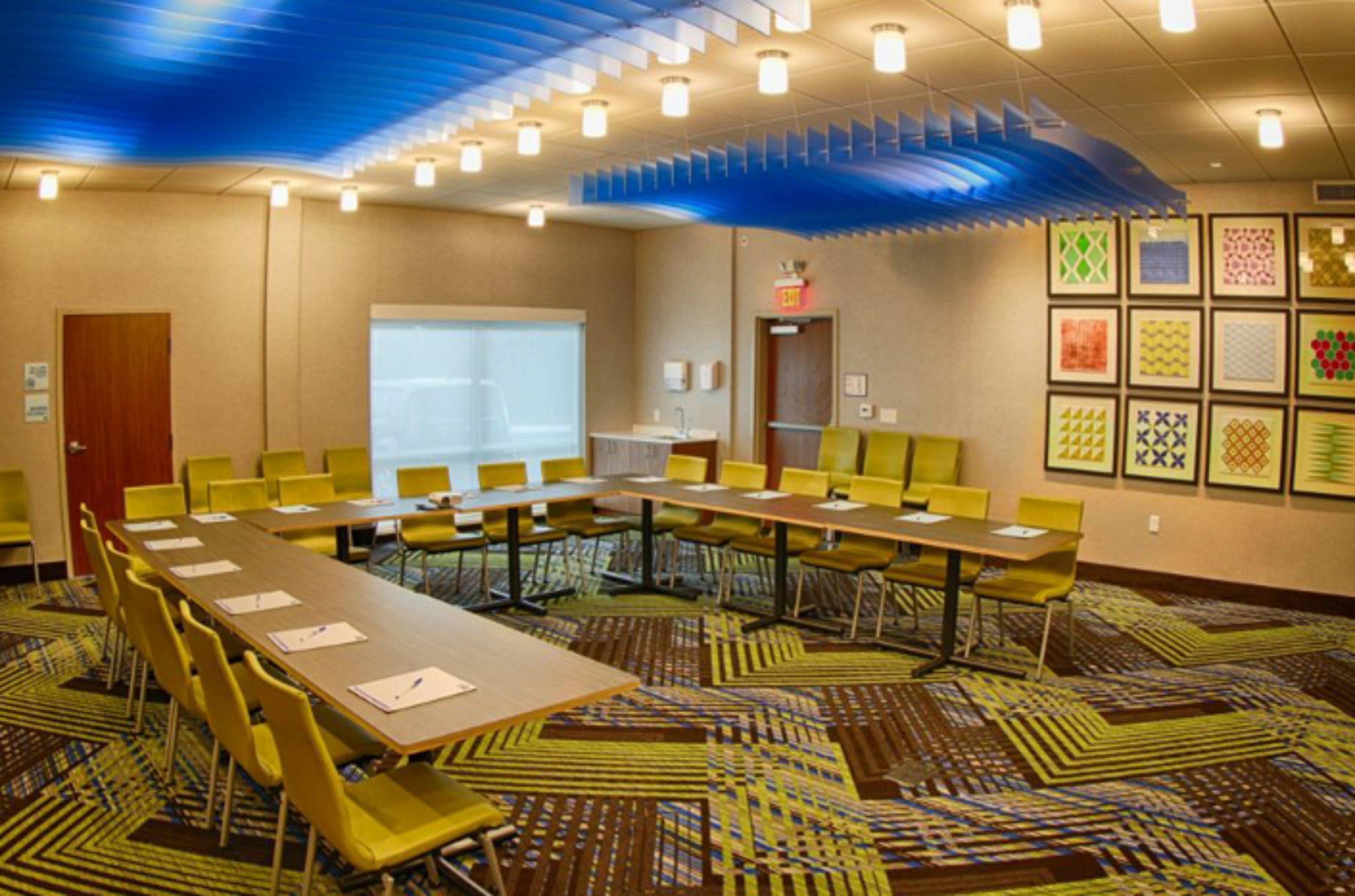 Holiday Inn Express & Suites - Detroit North - Roseville By Ihg Eksteriør bilde