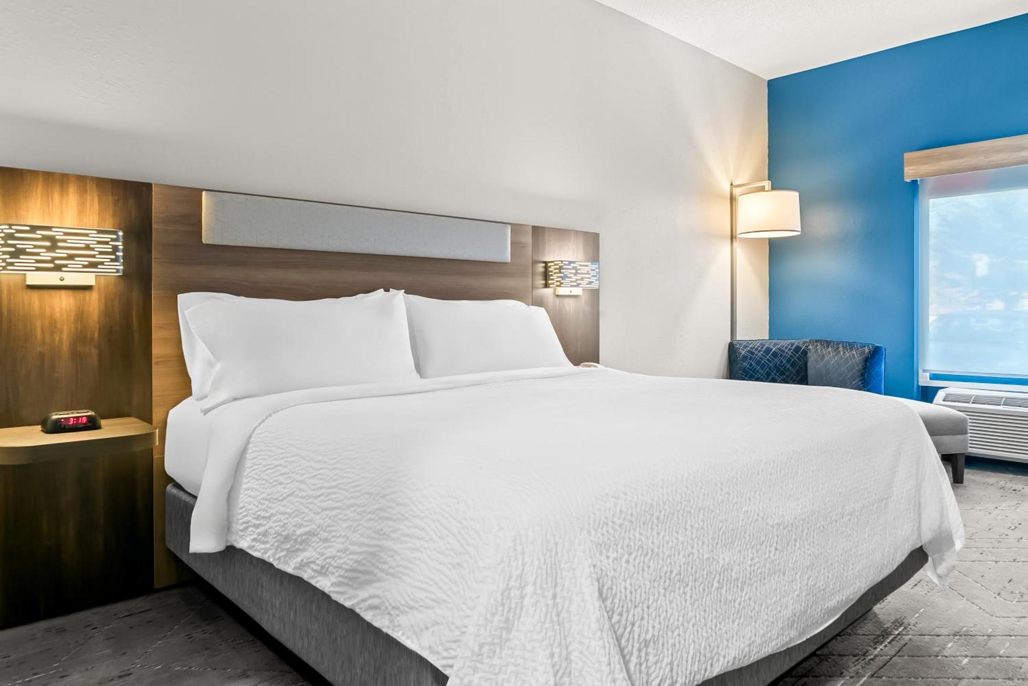 Holiday Inn Express & Suites - Detroit North - Roseville By Ihg Eksteriør bilde