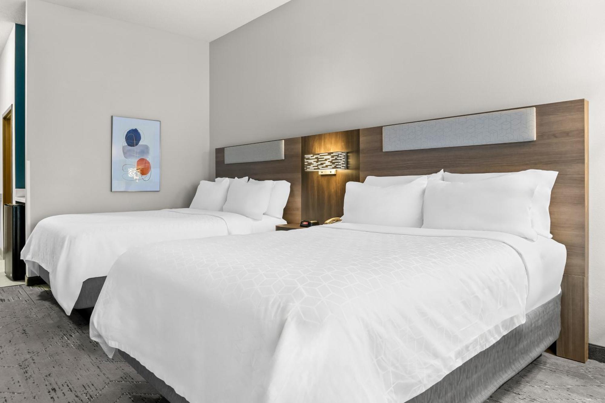 Holiday Inn Express & Suites - Detroit North - Roseville By Ihg Eksteriør bilde