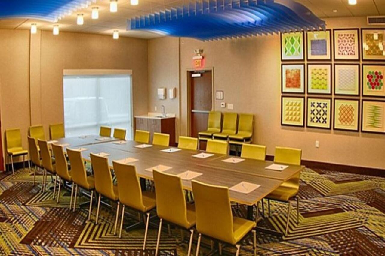Holiday Inn Express & Suites - Detroit North - Roseville By Ihg Eksteriør bilde