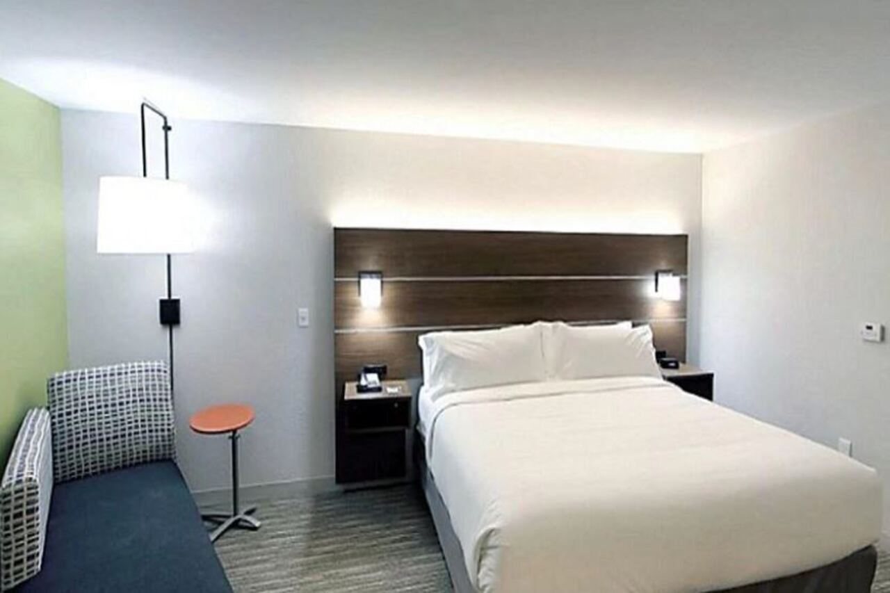 Holiday Inn Express & Suites - Detroit North - Roseville By Ihg Eksteriør bilde