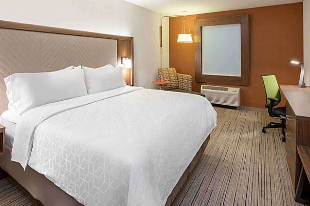 Holiday Inn Express & Suites - Detroit North - Roseville By Ihg Eksteriør bilde